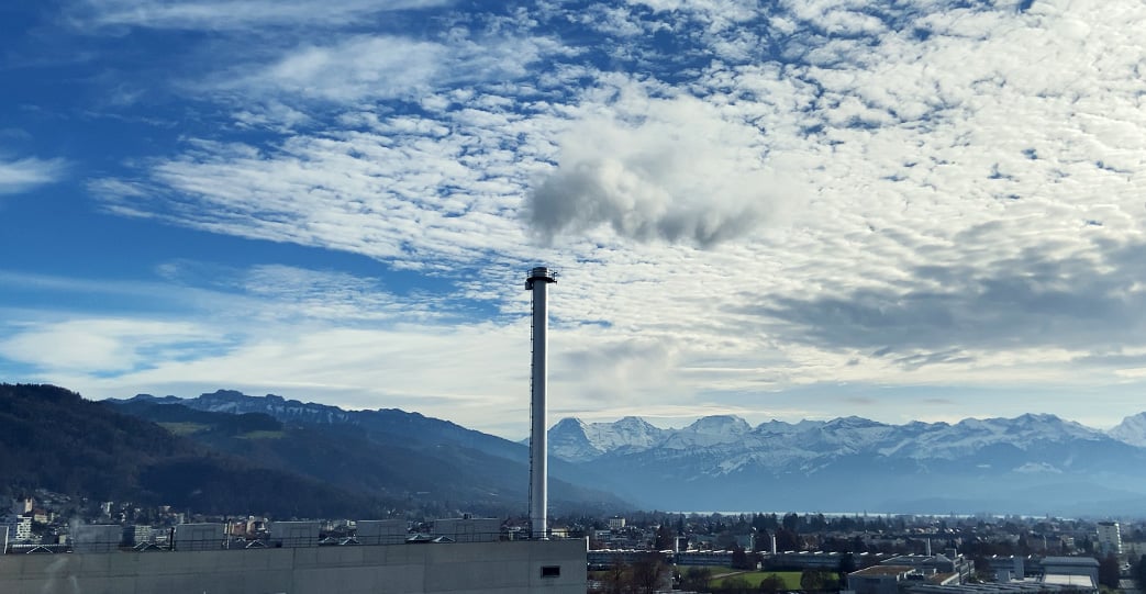 Wasserdampffahne bei der KVA Thun